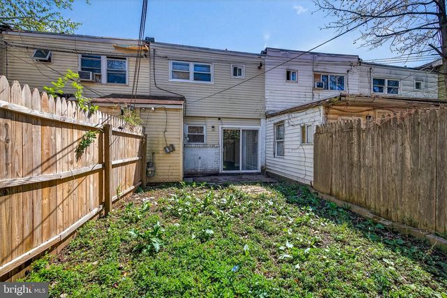 8 THORN CT, New Castle, DE 19720
