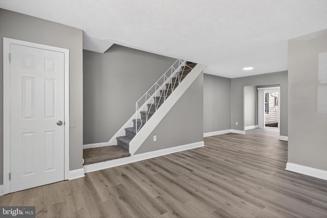 8 THORN CT, New Castle, DE 19720