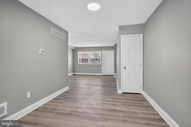 8 THORN CT, New Castle, DE 19720