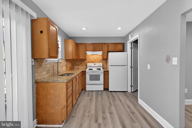 8 THORN CT, New Castle, DE 19720