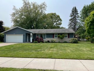 2441 N Division Avenue, Park Twp, MI 49424