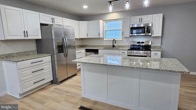 712 WHITE SANDS DR, Lusby, MD 20657