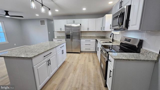 712 WHITE SANDS DR, Lusby, MD 20657