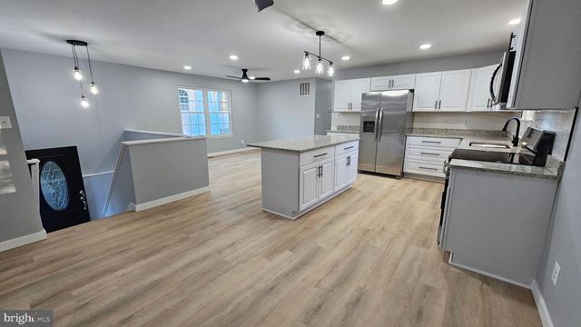 712 WHITE SANDS DR, Lusby, MD 20657