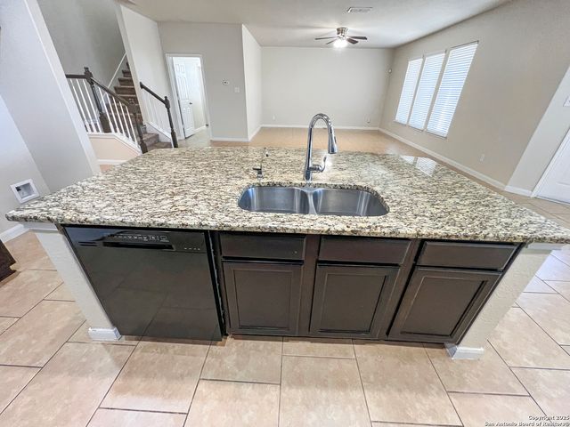 8915 Palmetto Park, Converse, TX 78109