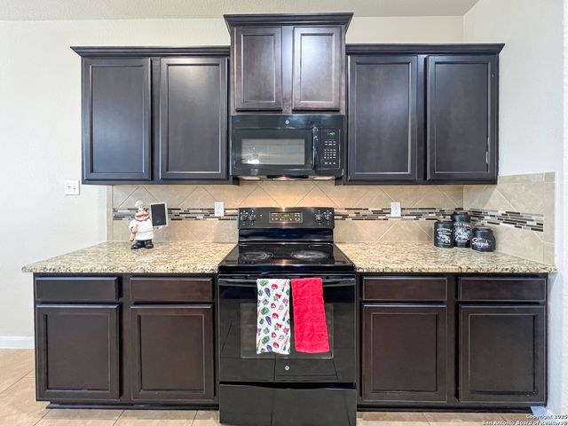 8915 Palmetto Park, Converse, TX 78109