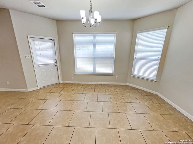 8915 Palmetto Park, Converse, TX 78109