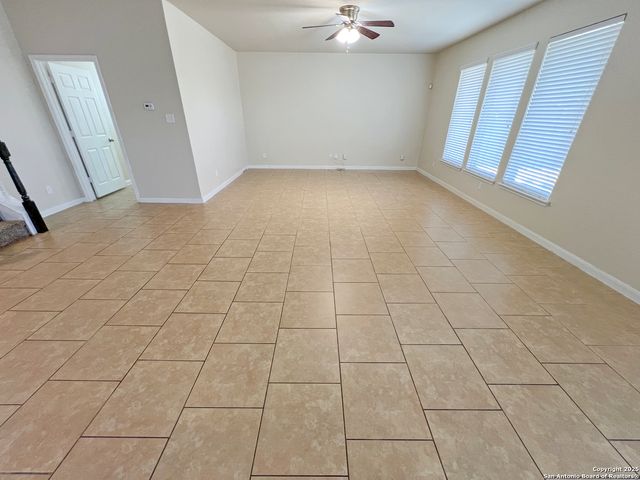 8915 Palmetto Park, Converse, TX 78109