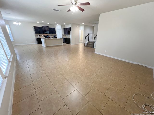 8915 Palmetto Park, Converse, TX 78109