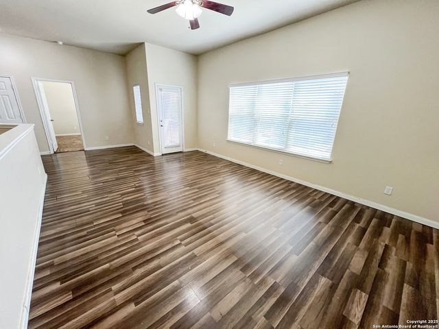 8915 Palmetto Park, Converse, TX 78109