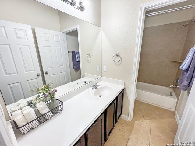 8915 Palmetto Park, Converse, TX 78109