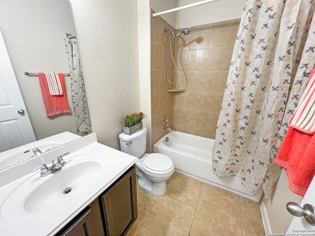 8915 Palmetto Park, Converse, TX 78109