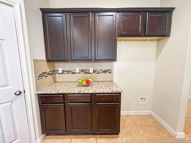 8915 Palmetto Park, Converse, TX 78109