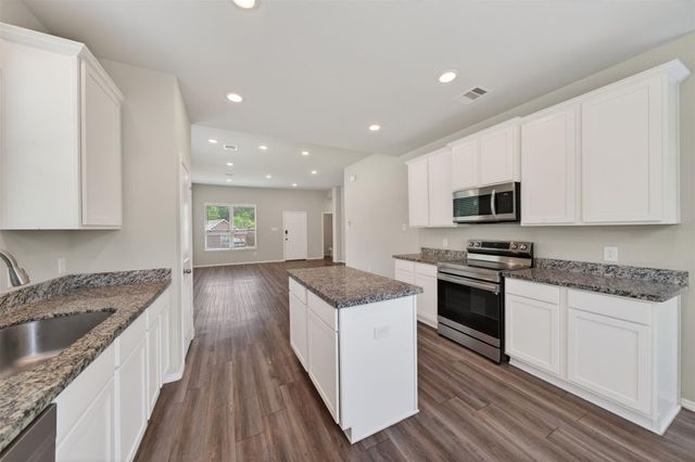 708 Crystal River Road, Conroe, TX 77316