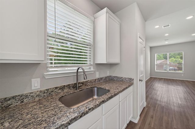 708 Crystal River Road, Conroe, TX 77316