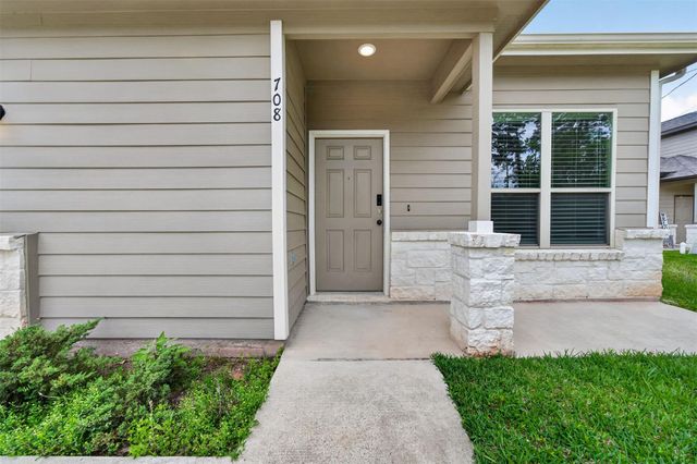 708 Crystal River Road, Conroe, TX 77316