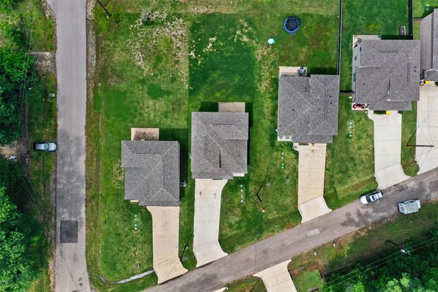 708 Crystal River Road, Conroe, TX 77316