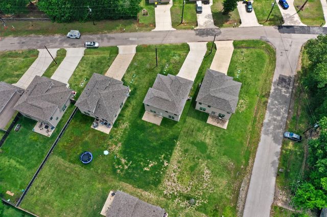 708 Crystal River Road, Conroe, TX 77316