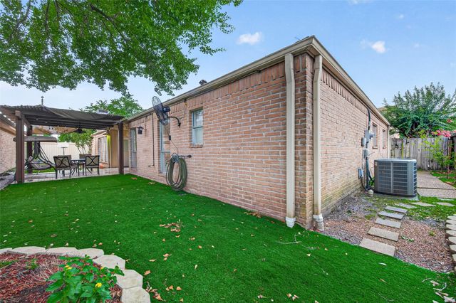 14222 Stokesmount Drive, Houston, TX 77077