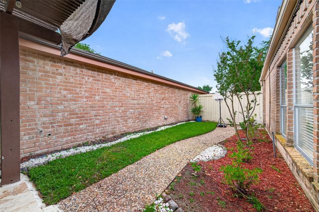14222 Stokesmount Drive, Houston, TX 77077