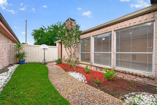 14222 Stokesmount Drive, Houston, TX 77077