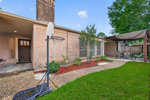 14222 Stokesmount Drive, Houston, TX 77077