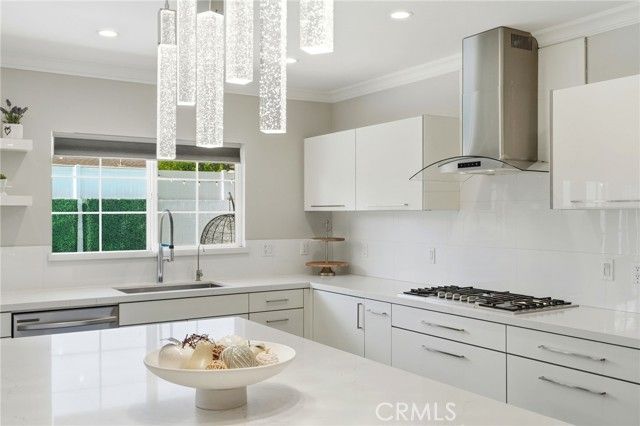 621 Roselli Street, Burbank, CA 91501