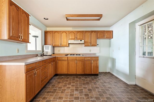 21 Lisa Court, Shirley, NY 11967