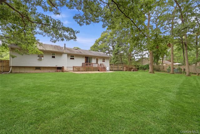 21 Lisa Court, Shirley, NY 11967