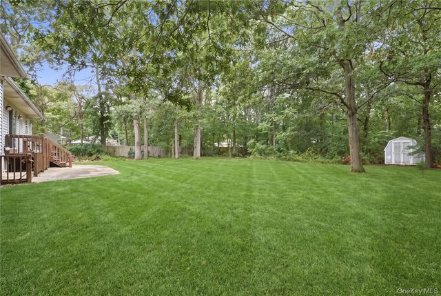 21 Lisa Court, Shirley, NY 11967