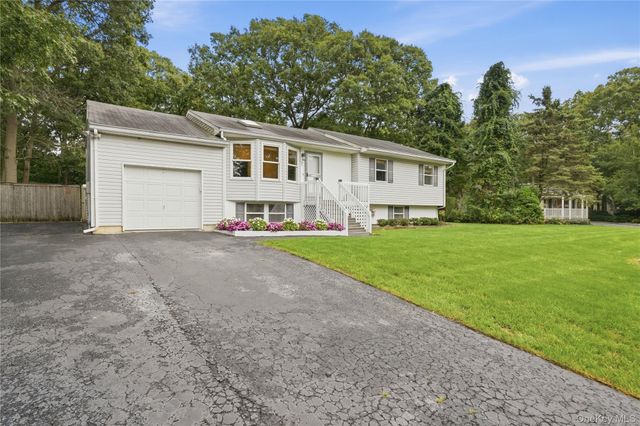 21 Lisa Court, Shirley, NY 11967
