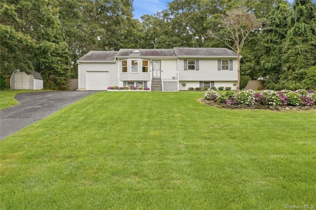 21 Lisa Court, Shirley, NY 11967