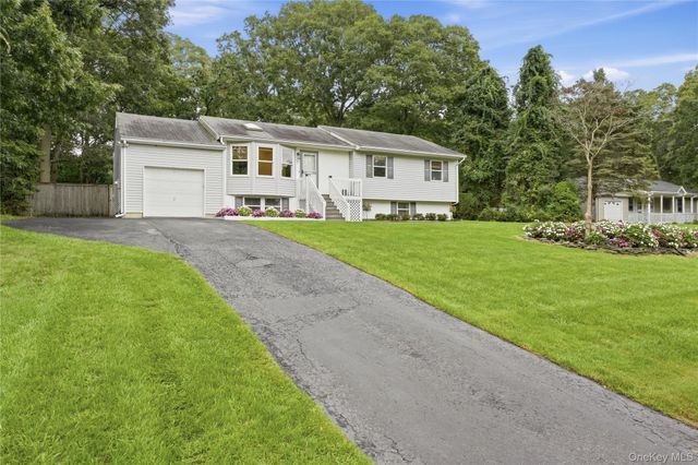21 Lisa Court, Shirley, NY 11967