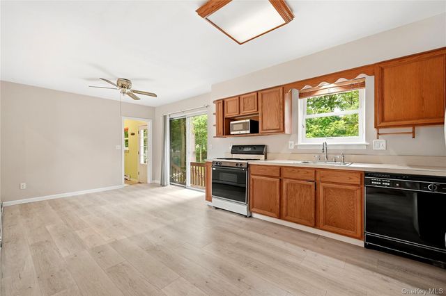 21 Lisa Court, Shirley, NY 11967
