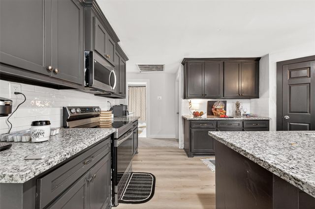 29927 County Road 25, Damon, TX 77430