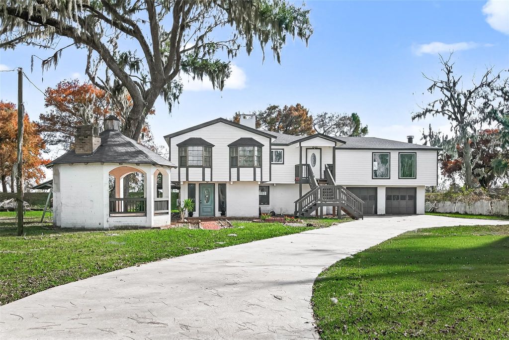 29927 County Road 25, Damon, TX 77430