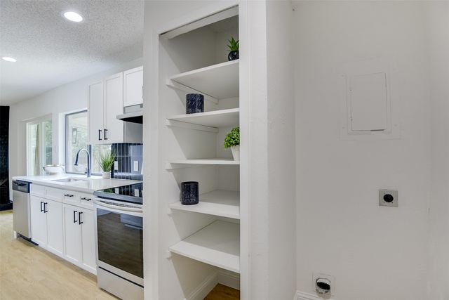 1105 Hickory Hill Drive, Arlington, TX 76014