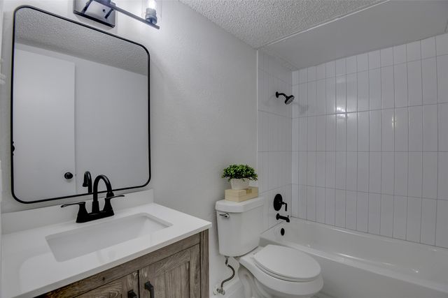 1105 Hickory Hill Drive, Arlington, TX 76014
