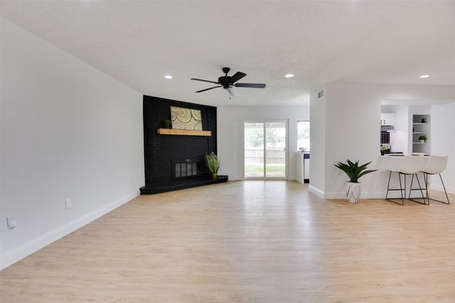 1105 Hickory Hill Drive, Arlington, TX 76014