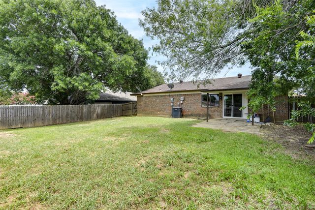 1105 Hickory Hill Drive, Arlington, TX 76014