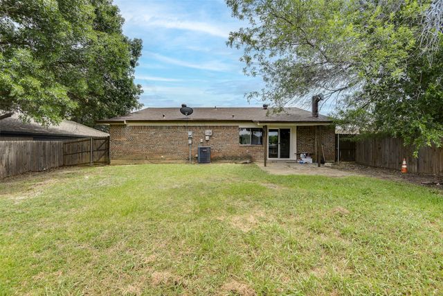 1105 Hickory Hill Drive, Arlington, TX 76014