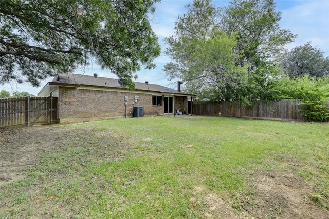 1105 Hickory Hill Drive, Arlington, TX 76014