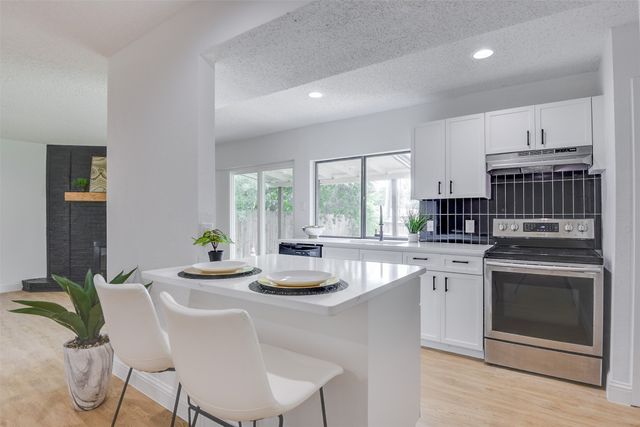 1105 Hickory Hill Drive, Arlington, TX 76014