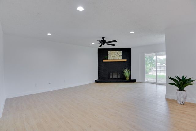 1105 Hickory Hill Drive, Arlington, TX 76014