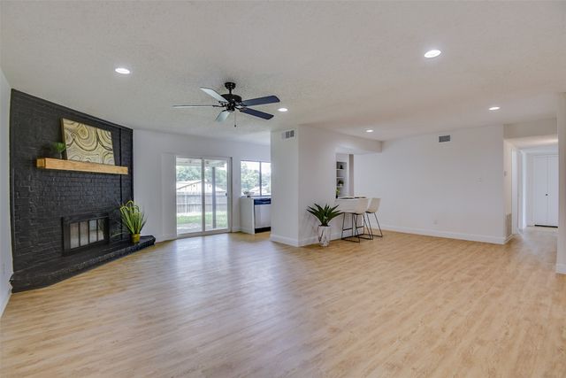 1105 Hickory Hill Drive, Arlington, TX 76014