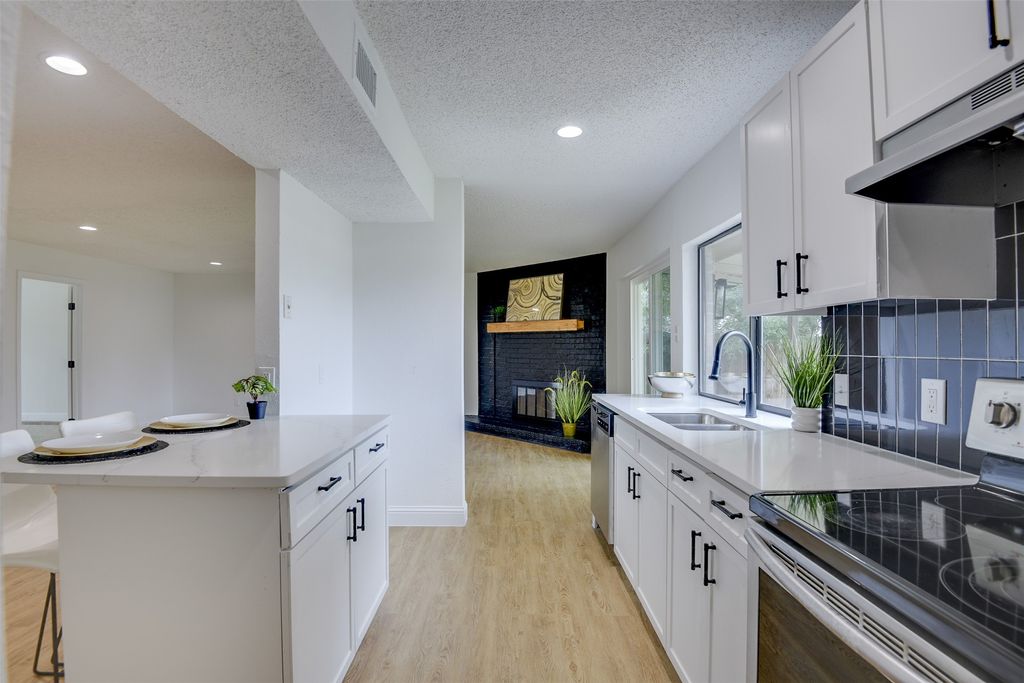 1105 Hickory Hill Drive, Arlington, TX 76014