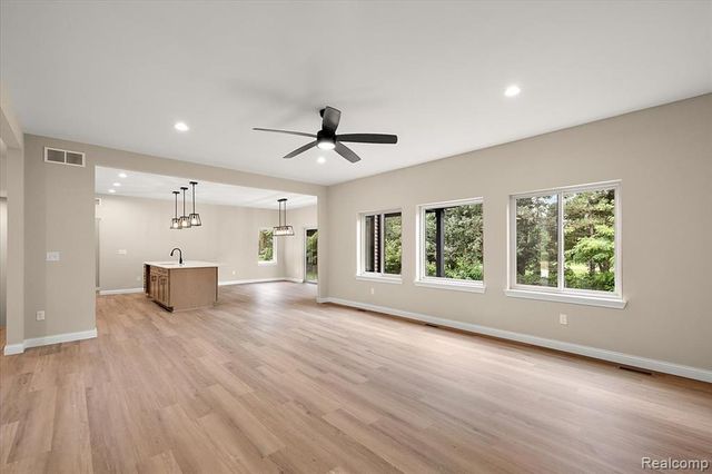 49241 London Bridge Drive, Macomb, MI 48042