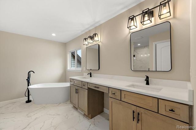 49241 London Bridge Drive, Macomb, MI 48042