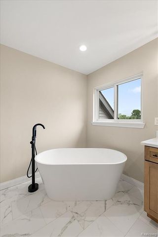 49241 London Bridge Drive, Macomb, MI 48042