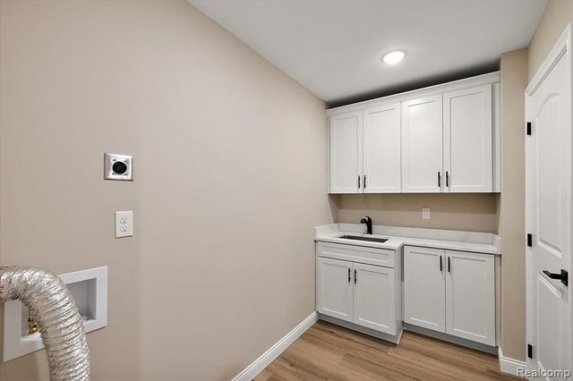 49241 London Bridge Drive, Macomb, MI 48042